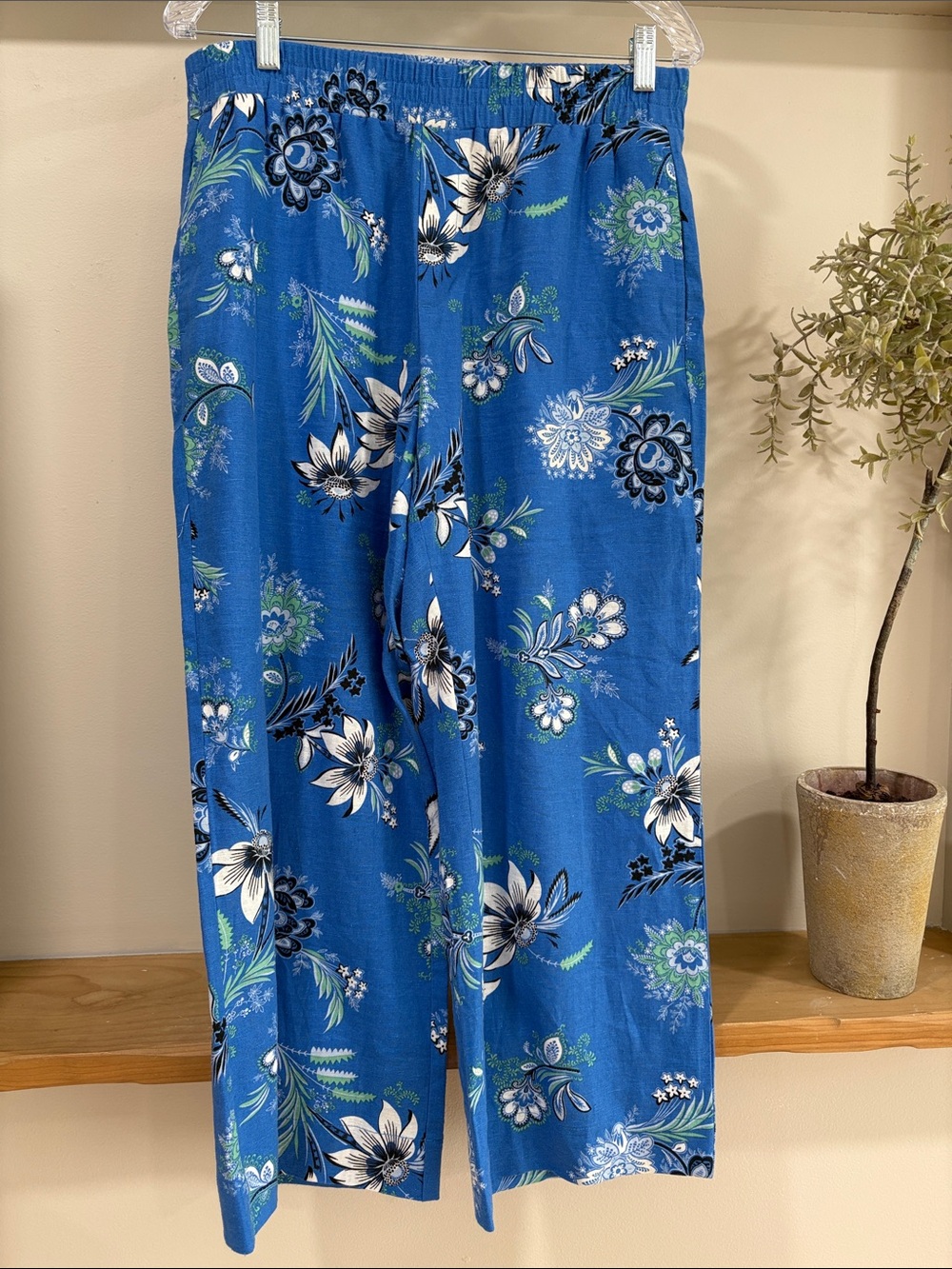 Ann Taylor  Floral Blue Linen Blend  Cropped Wide Leg Pants, Size M